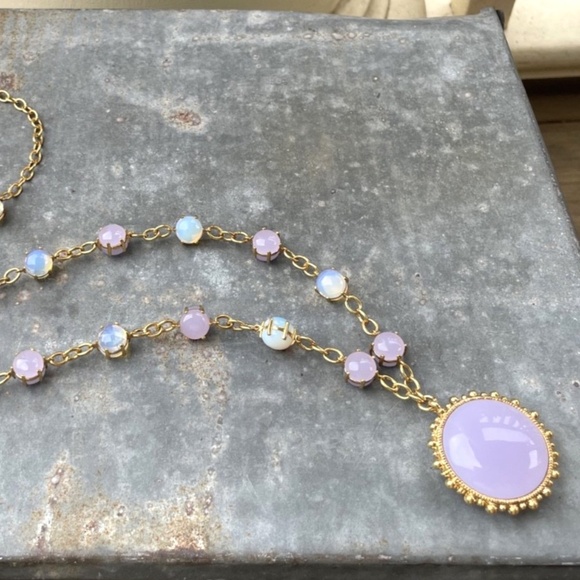 Metropolitan Museum of Art Jewelry - Metropolitan Museum of Art Vintage pink glass Cabochon Necklace